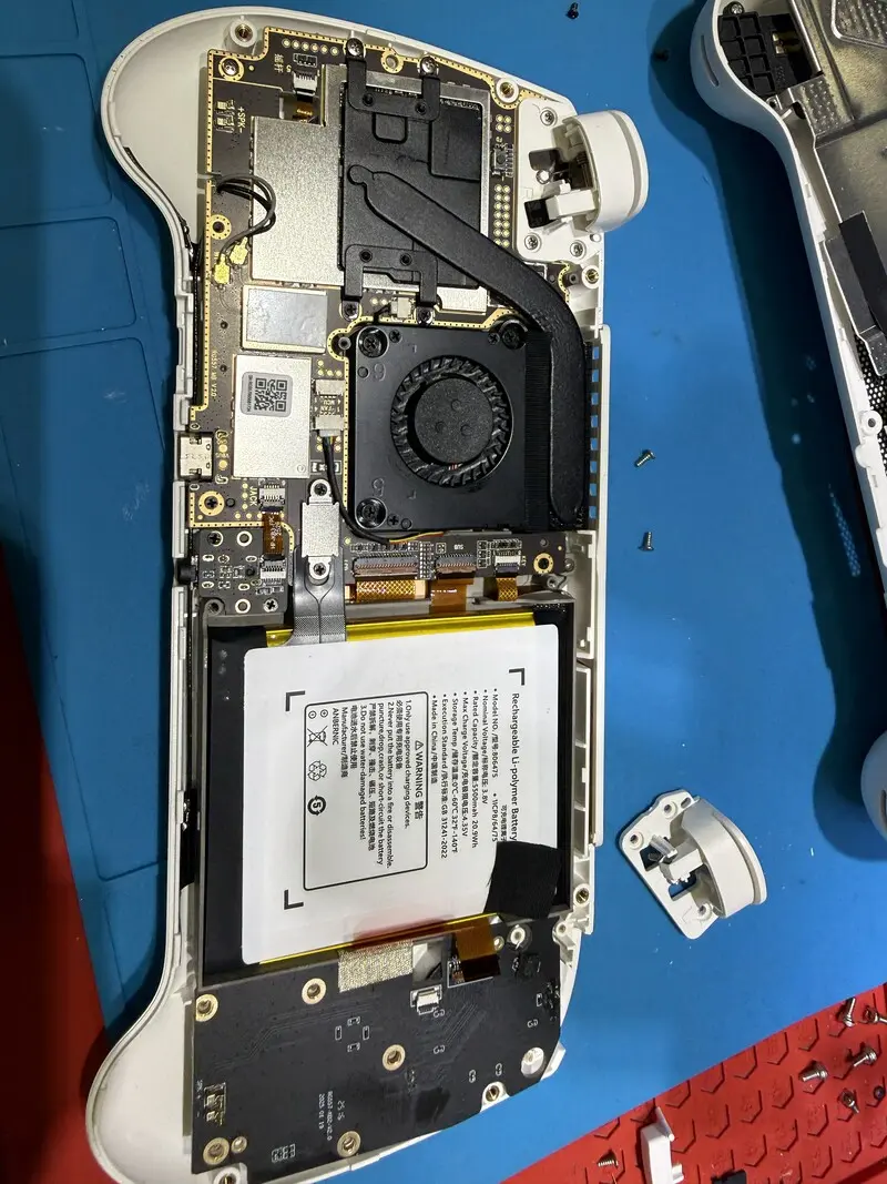 Anbernic RG556 por dentro: El gran problema de sus Joysticks